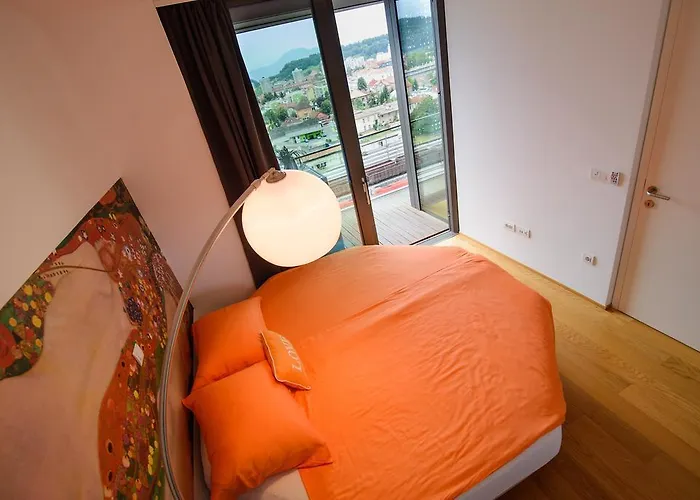 Slovenia Crib * Liubliana